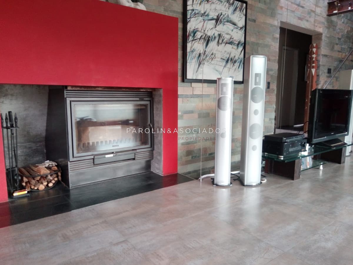 Hermosa casa en venta de 2 dormitorios en Rincón del Indio, Punta del Este.