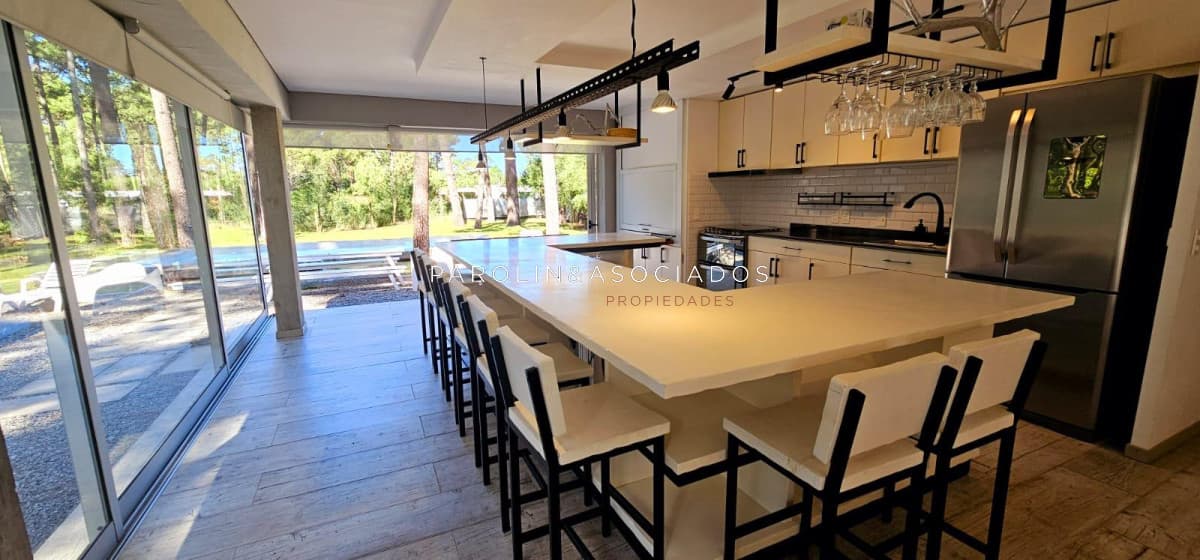 Casa en Venta de 3 Dormitorios en Burnett, Punta del Este