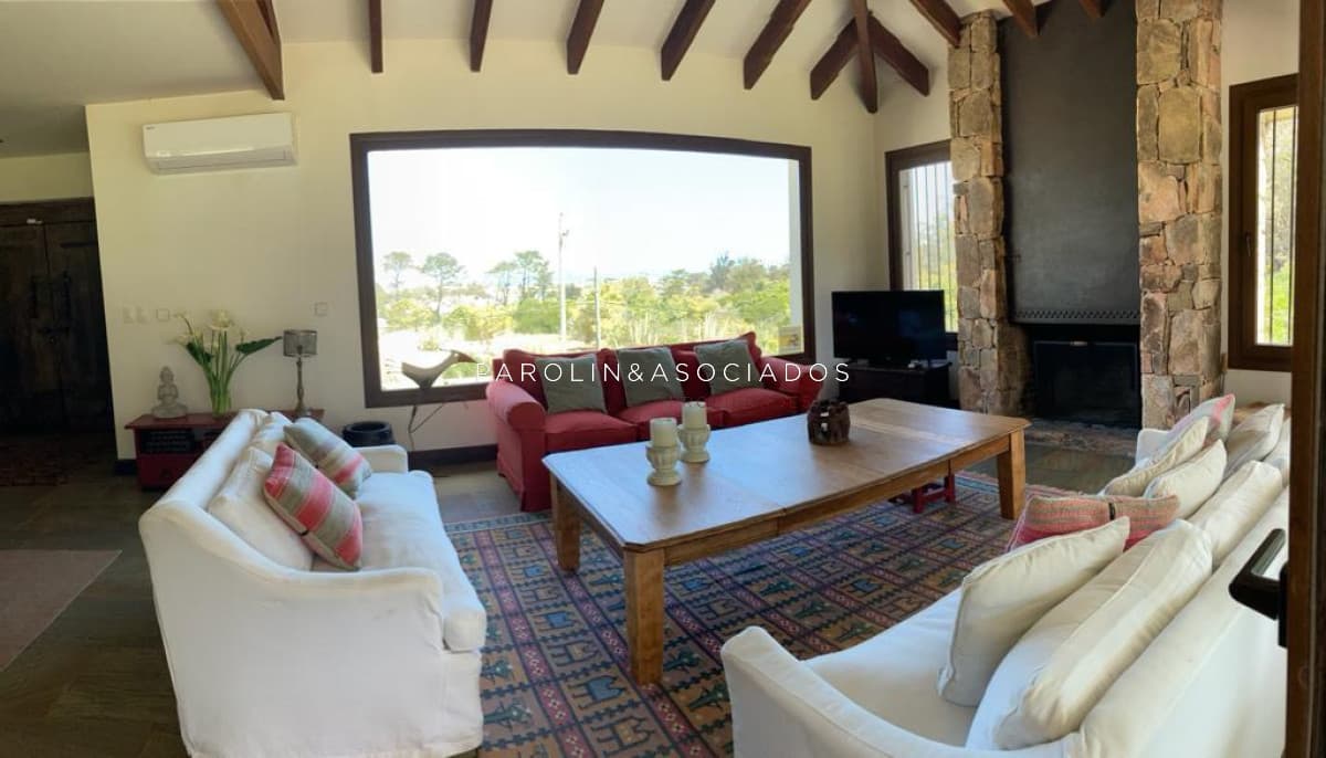 Casa en venta de 4 dormitorios en La Barra, Punta del Este.