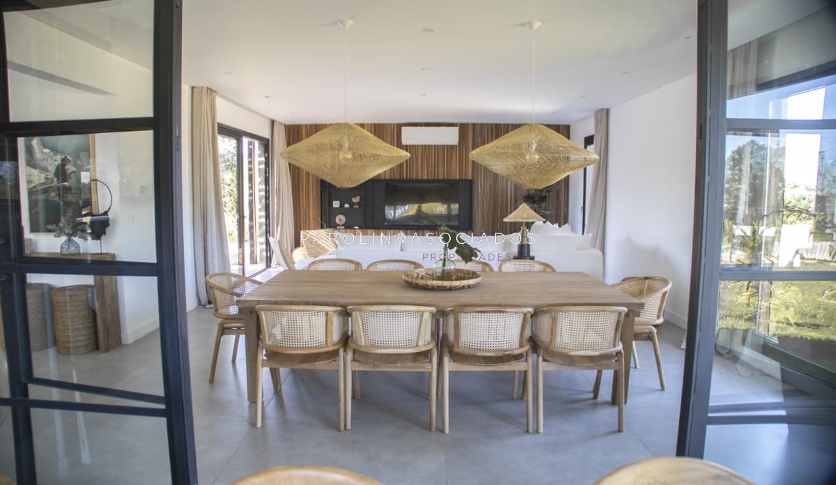 Hermosa casa en venta de 4 dormitorios en Laguna Escondida, José Ignacio.