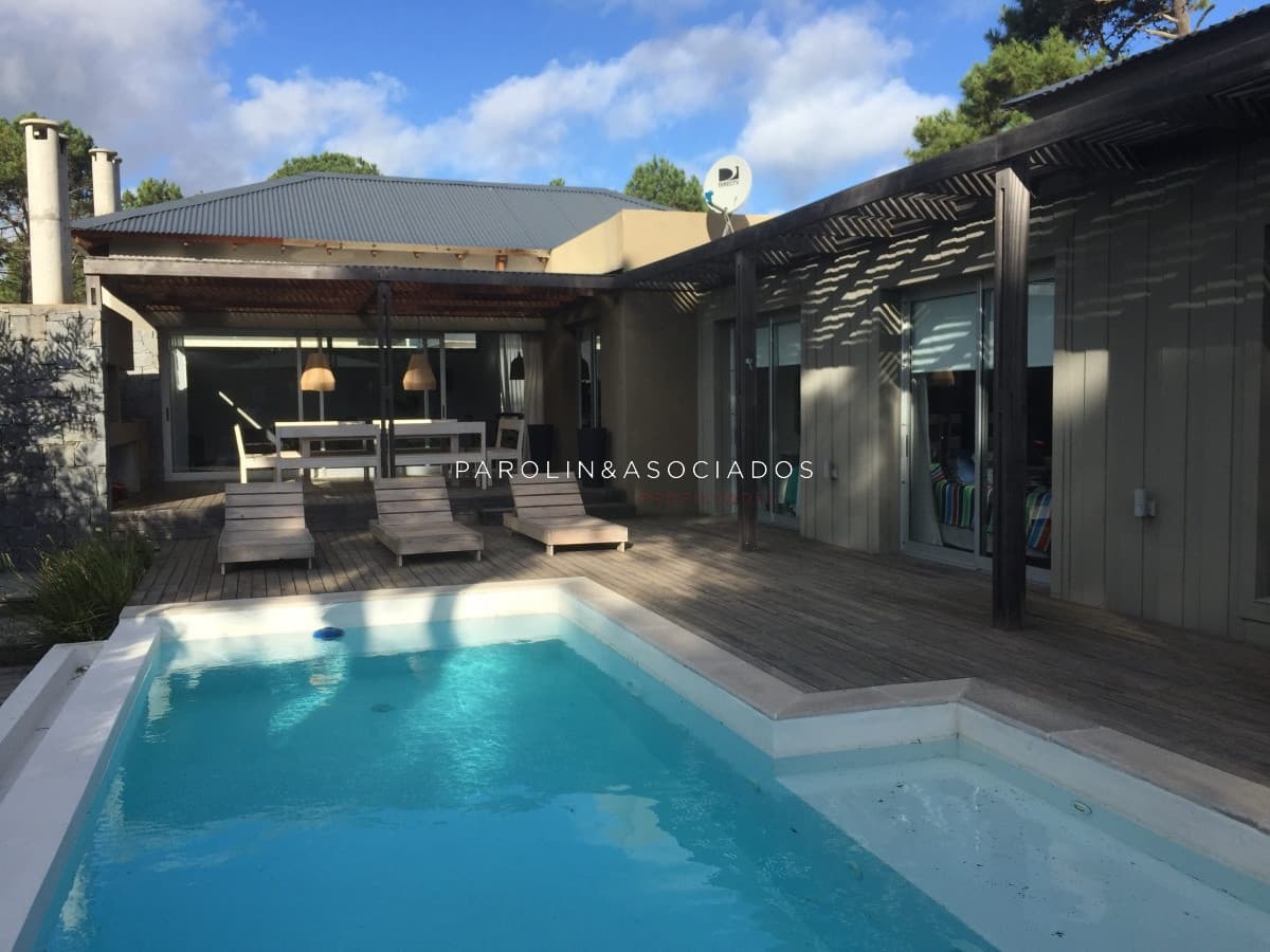 Casa de 3 dormitorios + dependencia en Pinar del Faro, Punta del Este.