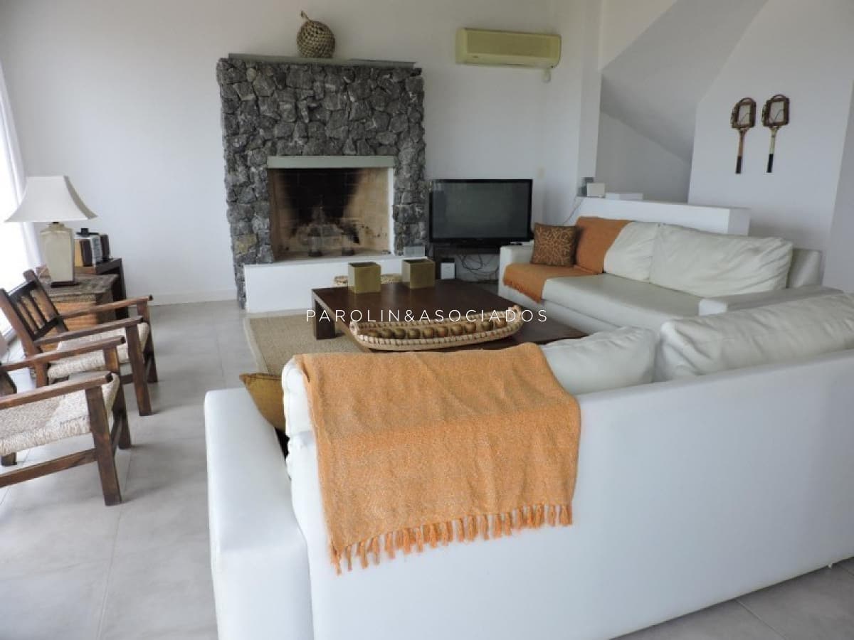 Casa en venta de 3 dormitorios en Montoya, Punta del Este.