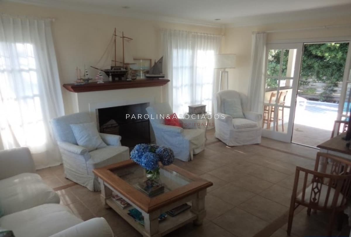 Excelente casa en venta a dos cuadras del mar, Punta del Este.