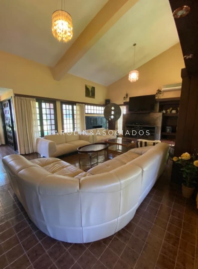 Casa en venta de 5 dormitorios en Lugano, Punta del Este.
