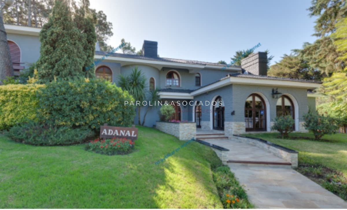 Casa en venta de 4 dormitorios en Lugano, Punta del Este.