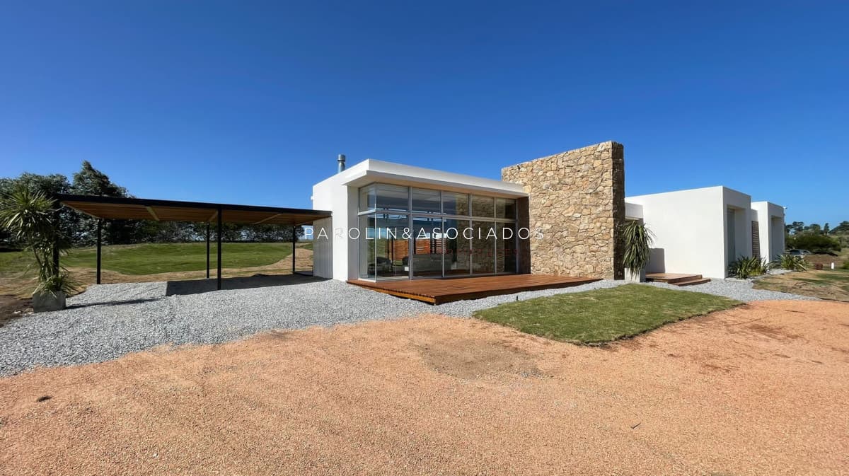 Casa en venta de 4 dormitorios en Pueblo Mío, Punta del Este.