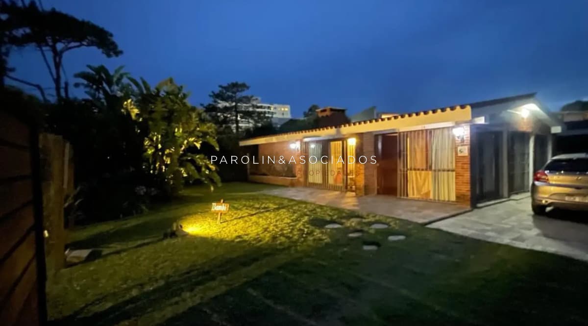 Alquiler Temporario de Casa con 4 Dormitorios en Aidy Grill, Punta del Este