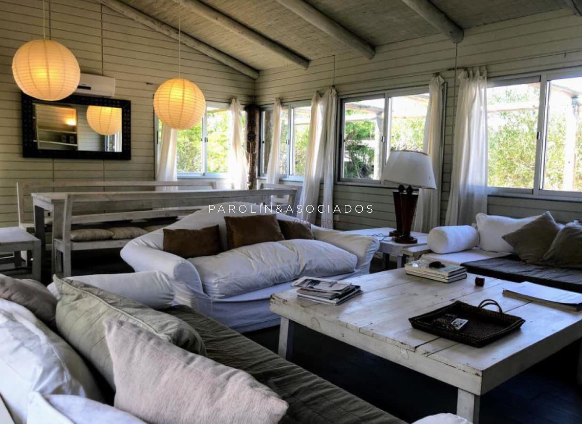 Casa playera en una planta ubicada dentro de Club de Mar. Jose Ignacio, Punta del Este