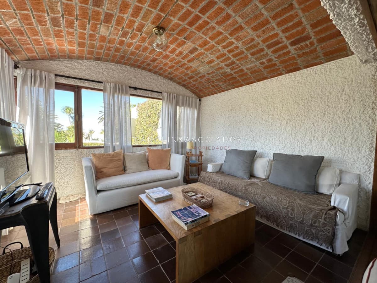 Excelente Casa en Venta de 4 Dormitorios ubicada en Peninsula, Punta del Este.
