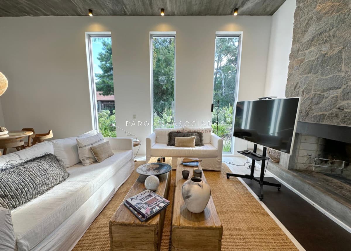 Casa de 4 Dormitorios en venta en San Rafael, Punta del Este.
