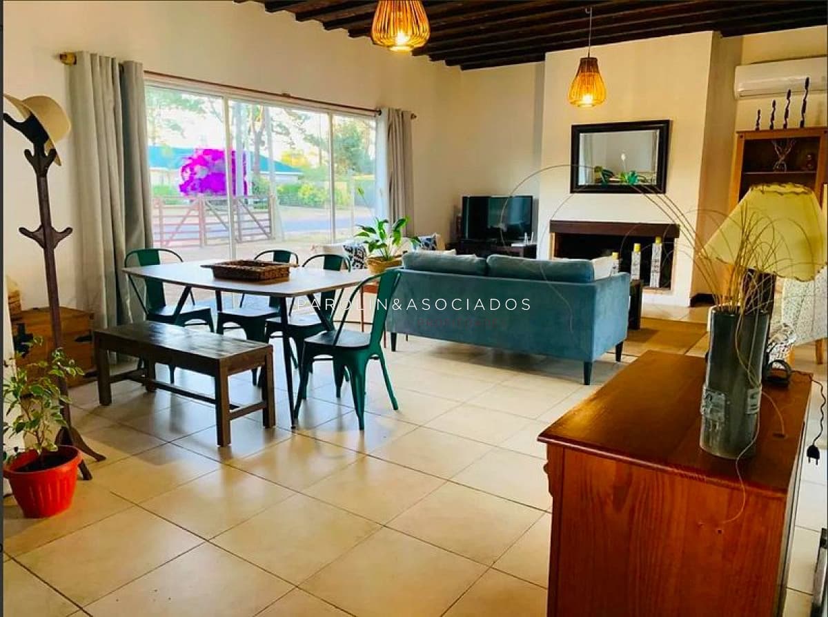 Casa de 3 dormitorios en venta en La Barra, Punta del Este.