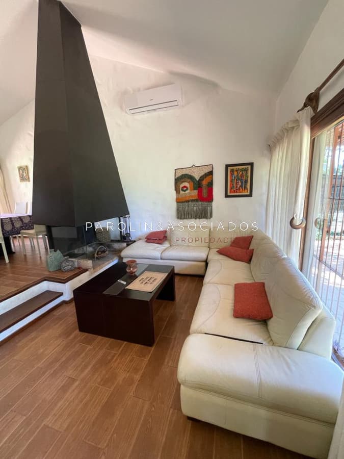 Hermosa casa de 4 dormitorios en Mansa, Punta del Este.