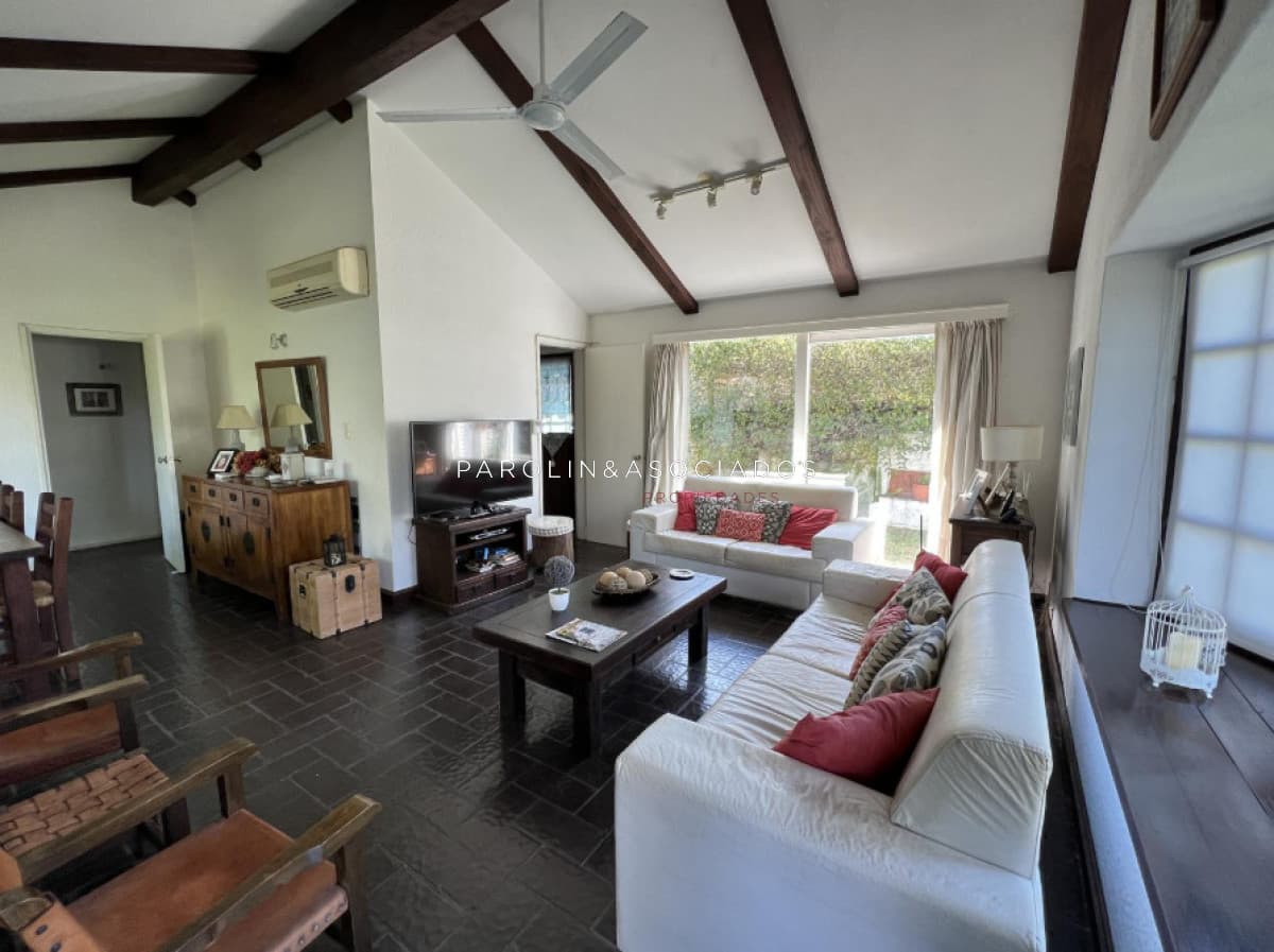 Casa en venta de 4 Dormitorios ubicada en Pinares, Punta del Este