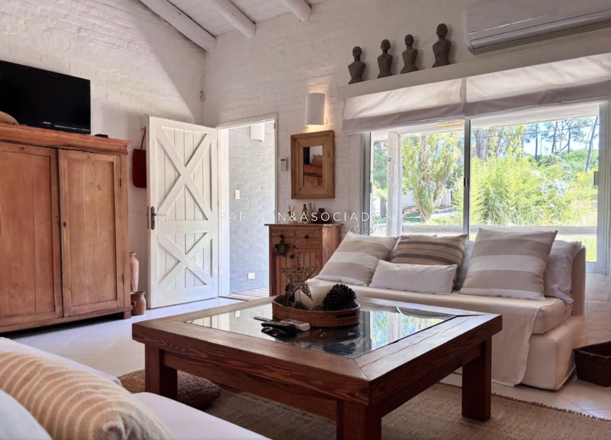 Casa en Venta de 3 Dormitorios en La Barra, Montoya