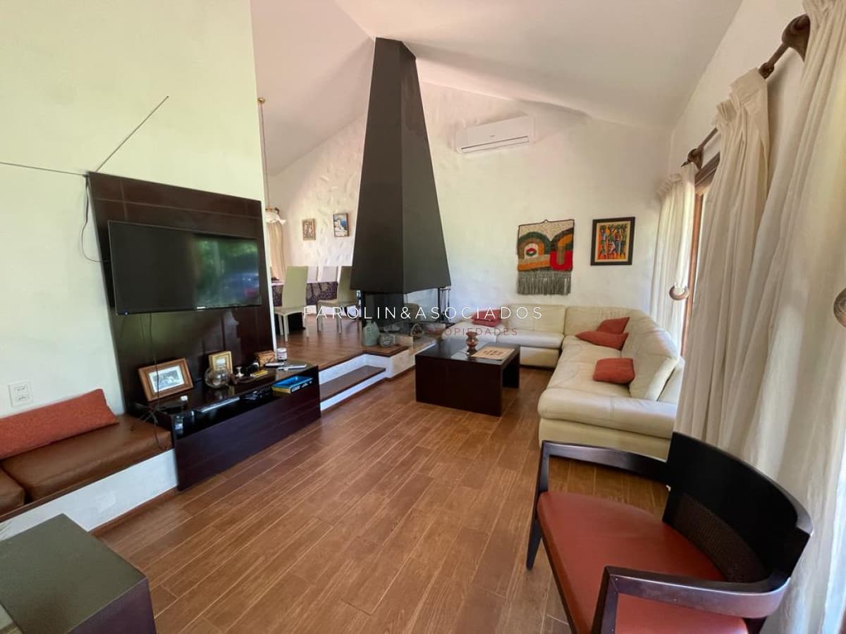 Hermosa casa de 4 dormitorios en Mansa, Punta del Este.