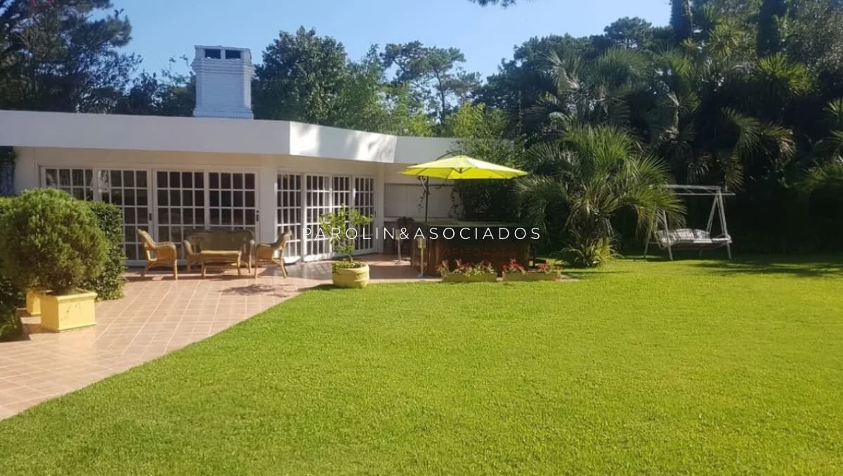 Linda casa en venta en Jardines de Cordoba, Punta del Este.