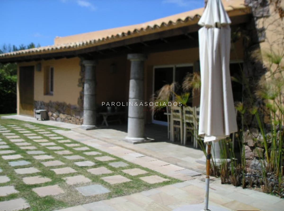 Casa en venta de 3 dormitorios en Montoya, Punta del Este.