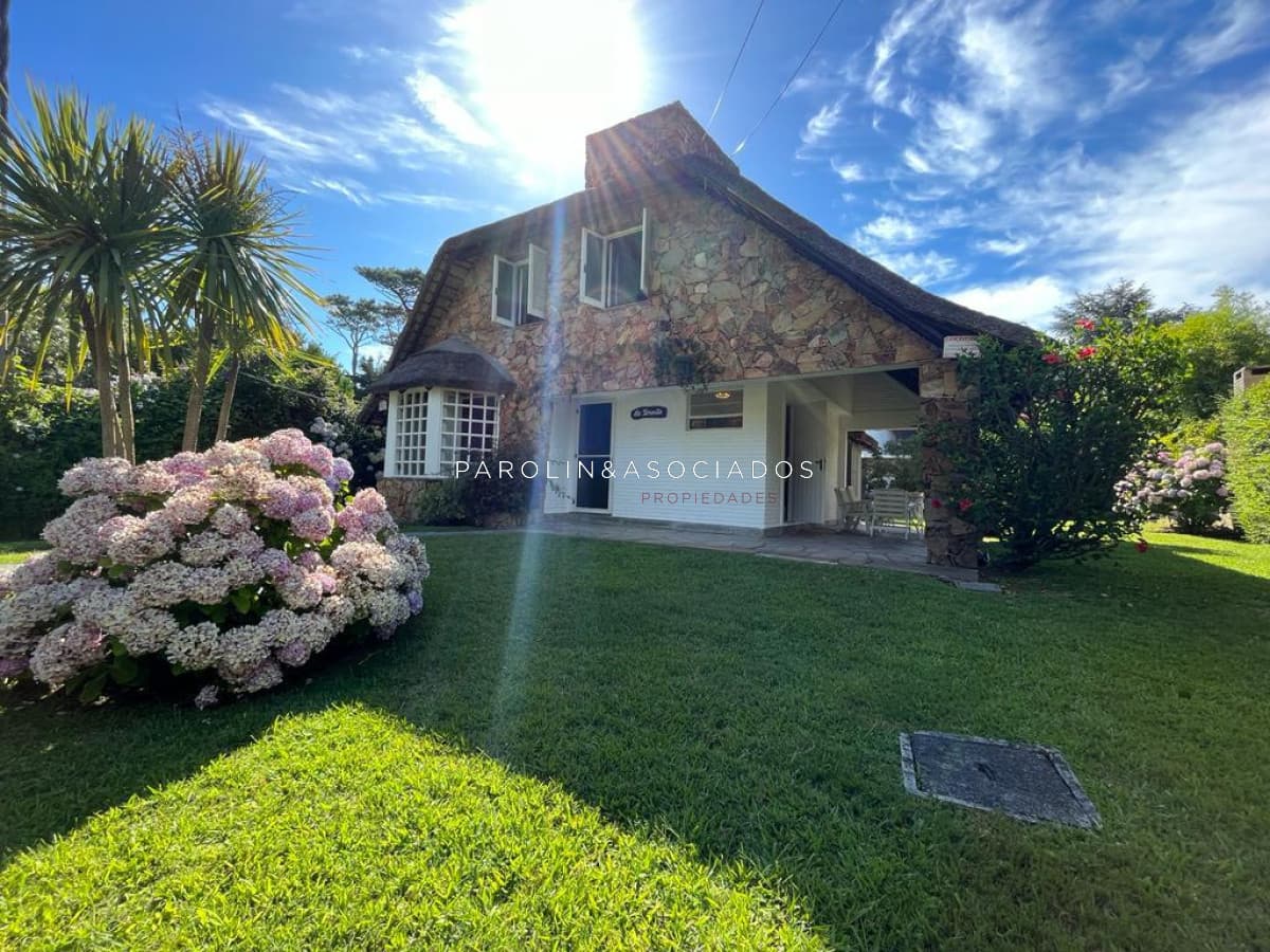 Casa en venta de 3 dormitorios en Pinares, Punta del Este.
