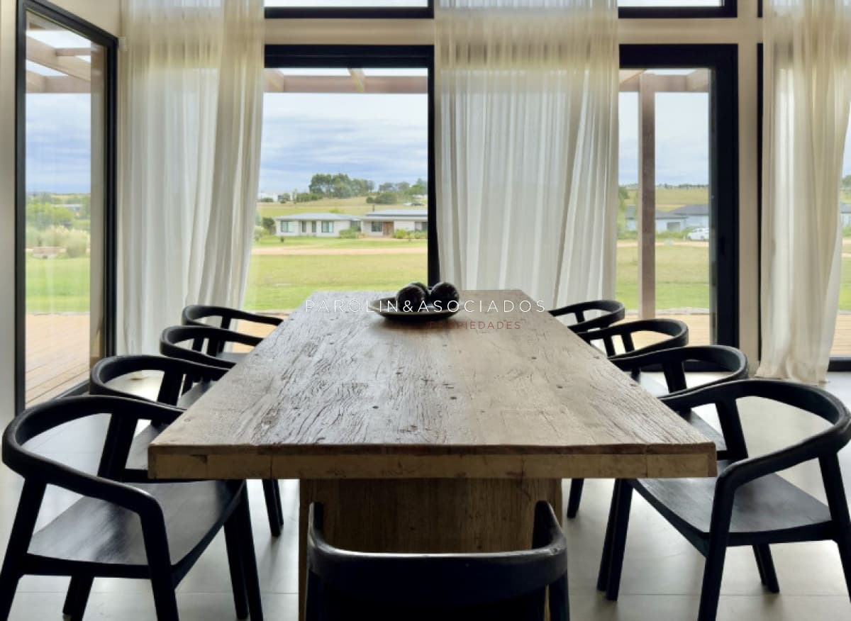 Casa en Venta de 4 Dormitorios en Suite, Pueblo Mio Manantiales