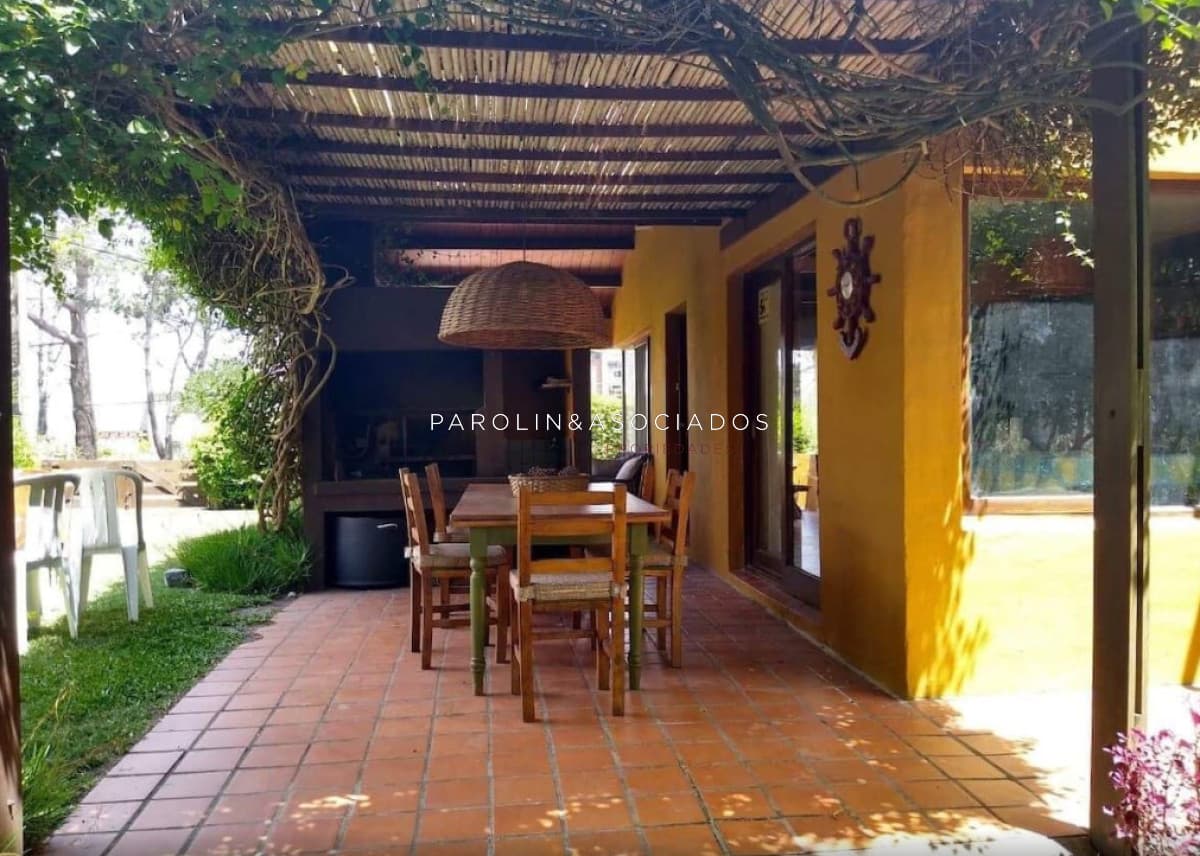 Casa de 4 dormitorios en venta en Montoya, La Barra, Punta del Este