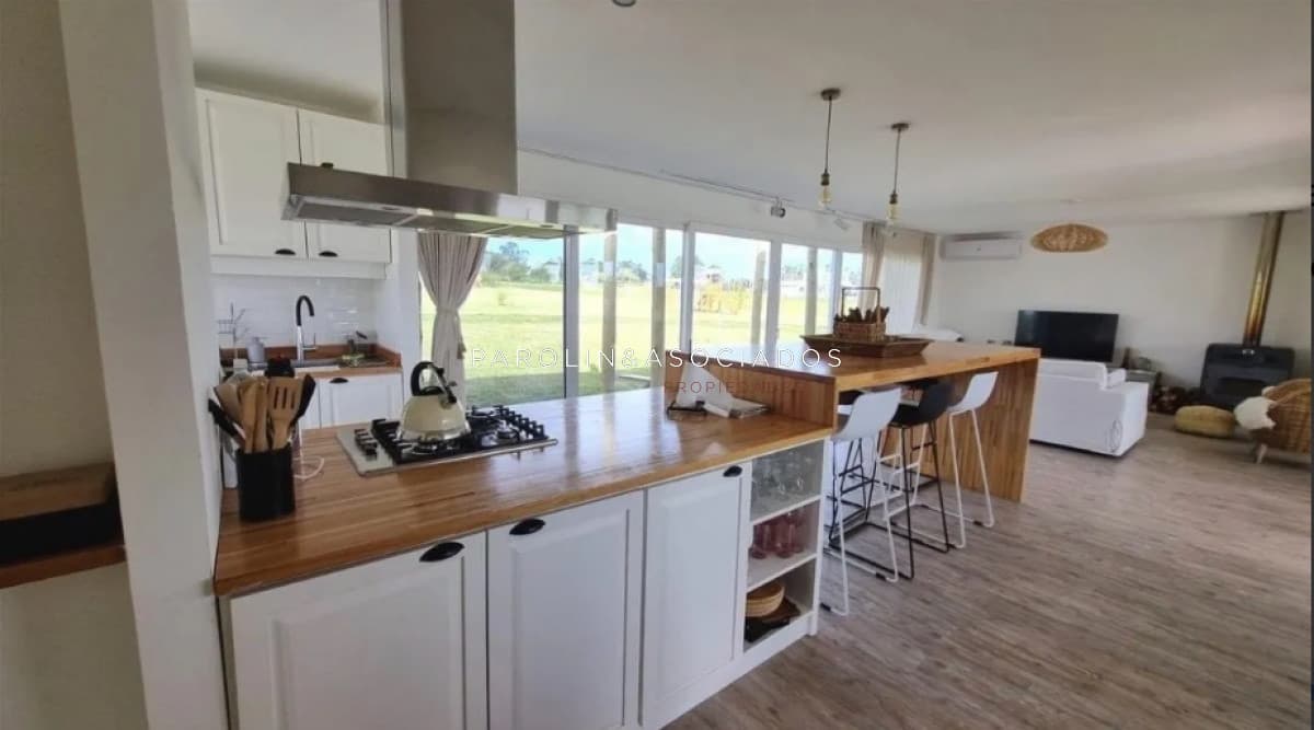 Hermosa casa en venta en barrio privado El Quijote, Punta del Este.