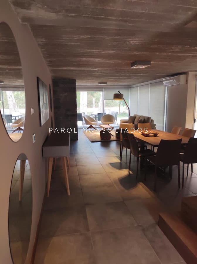 Casa en venta de 4 dormitorios en barrio privado Solanas, Punta del Este.
