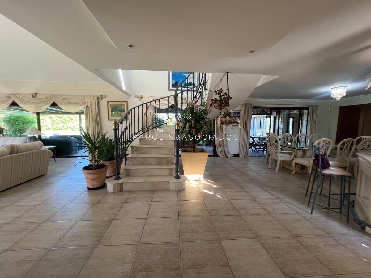 Casa de 7 Dormitorios a Pasos del Mar en Mansa
