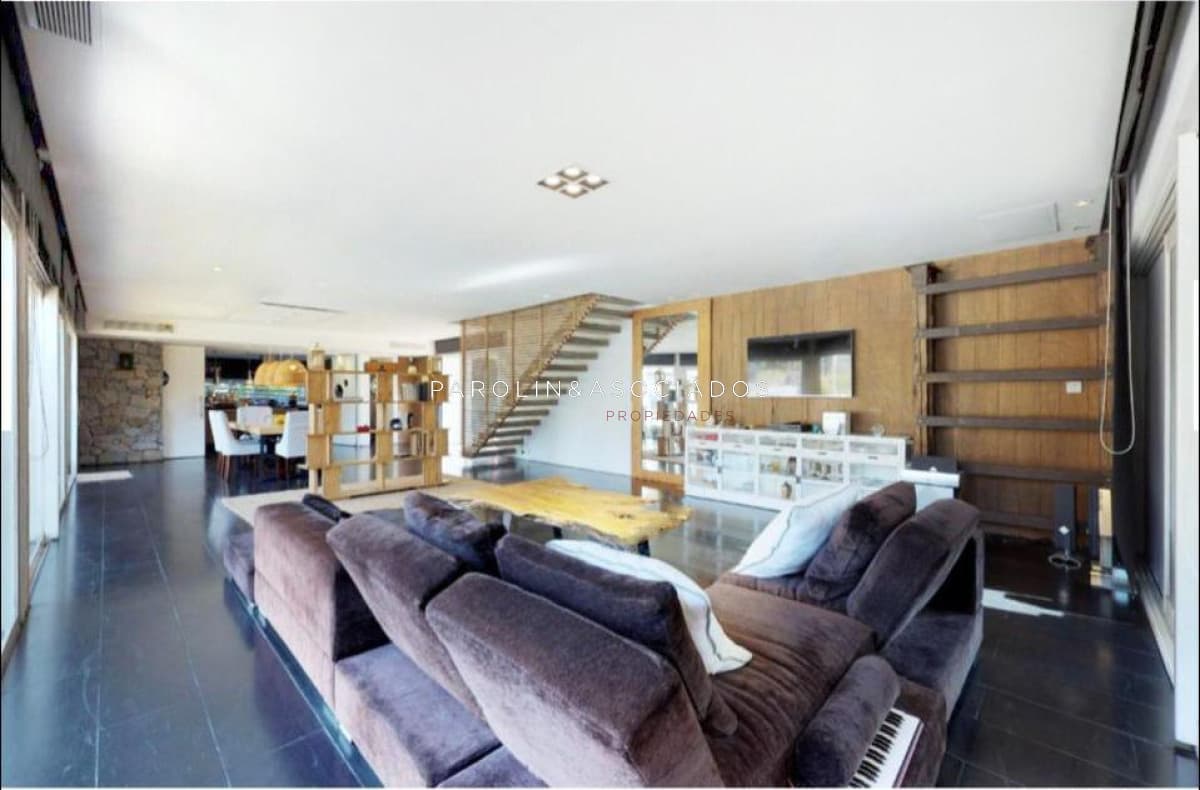 Casa en venta de 5 dormitorios en La Arbolada, Punta del Este.