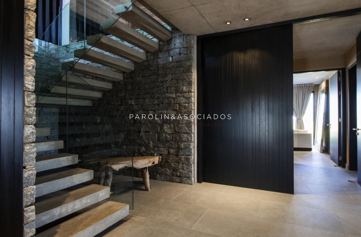Casa de 4 Dormitorios + Dependencia en Venta en Pinar del Faro, José Ignacio