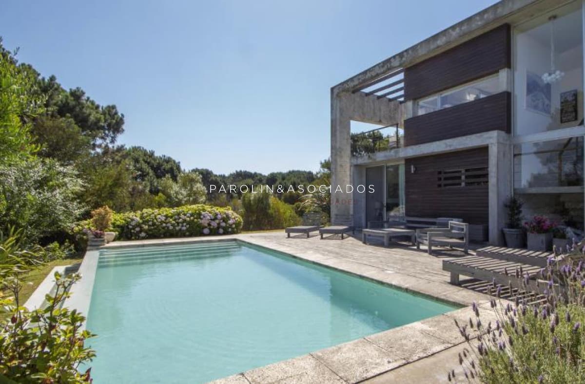 CASA EN VENTA DE 3 DORMITORIOS EN JOSE IGNACIO