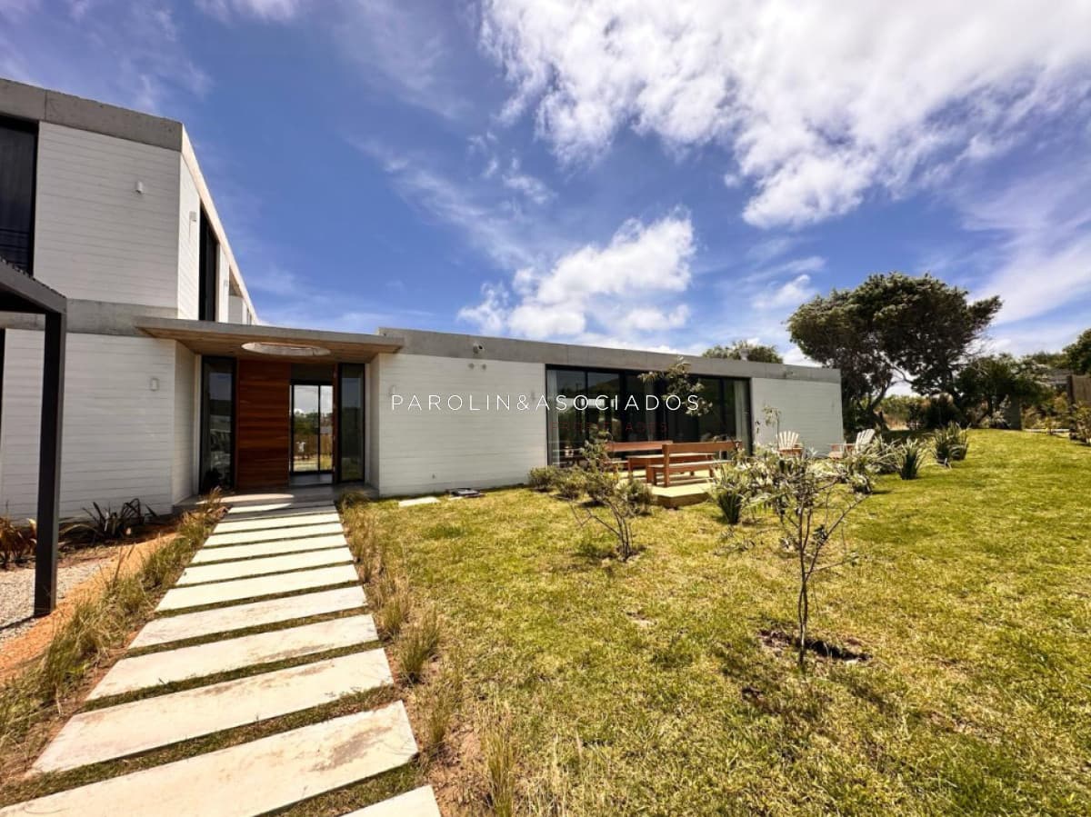 Casa en Venta de 4 Dormitorios en Club del Mar, José Ignacio