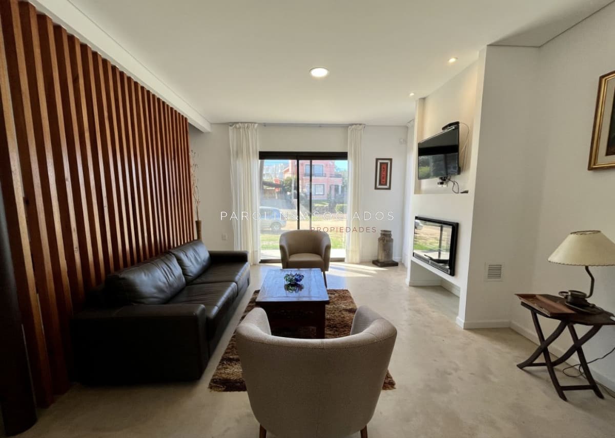 Casa en Venta de 3 Dormitorios en La Barra, Punta del Este