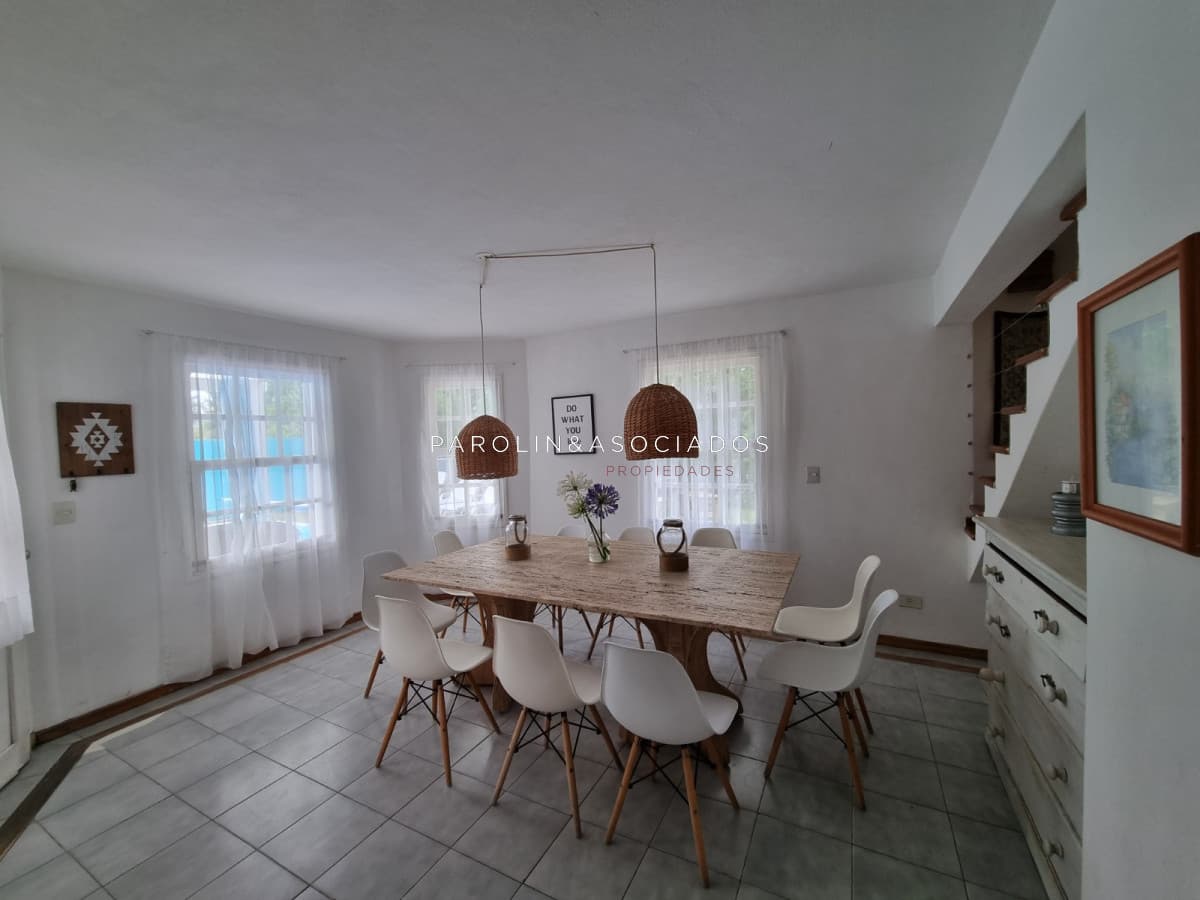 Casa en venta en La Barra a 3 cuadras de la playa, Punta del Este.