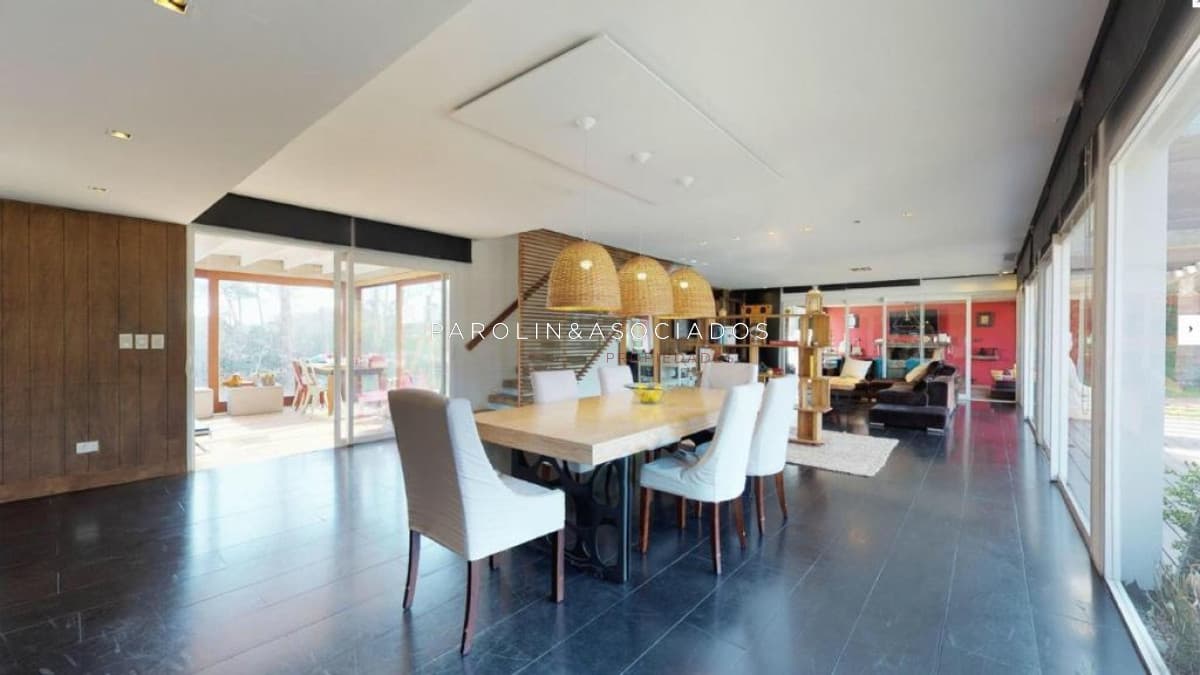 Casa en venta de 5 dormitorios en La Arbolada, Punta del Este.