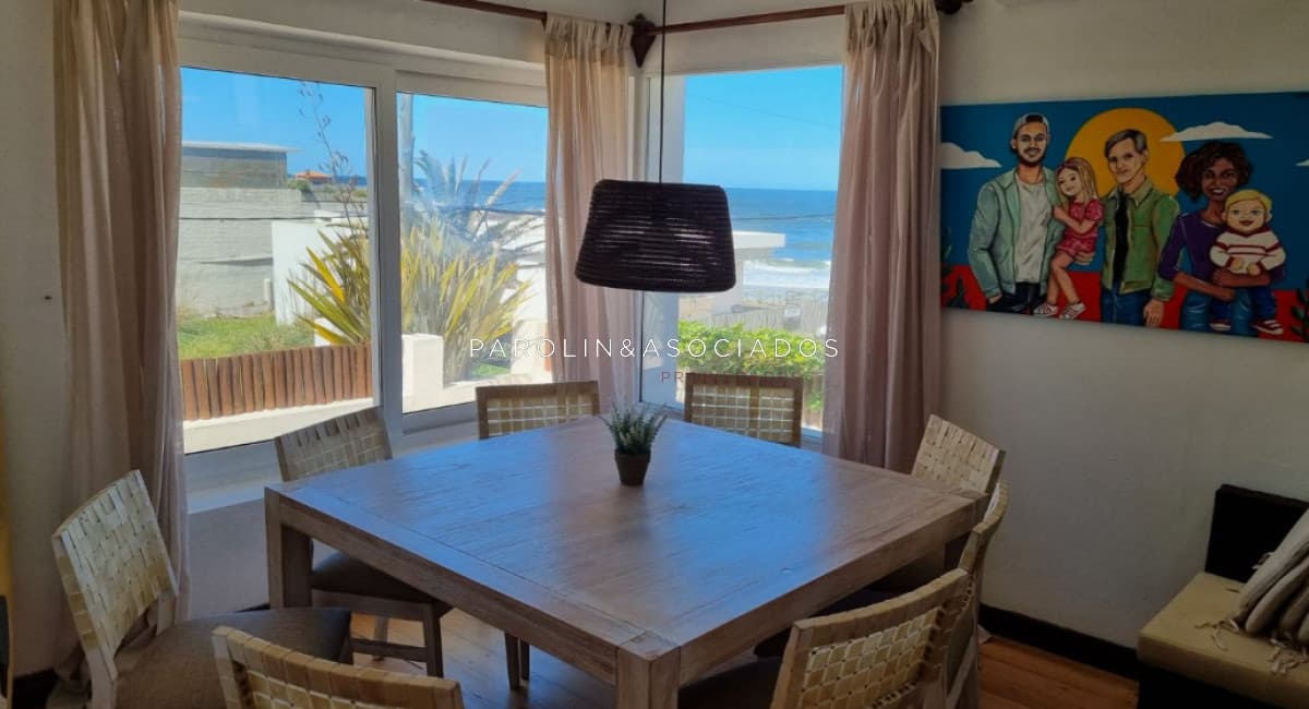 Casa En Venta Ubicada en La Barra Con Vista Al Mar