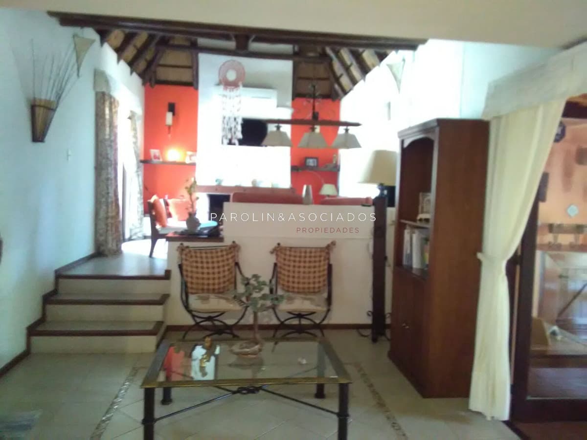 Casa de 3 dormitorios en venta en Pinares, Punta del Este.