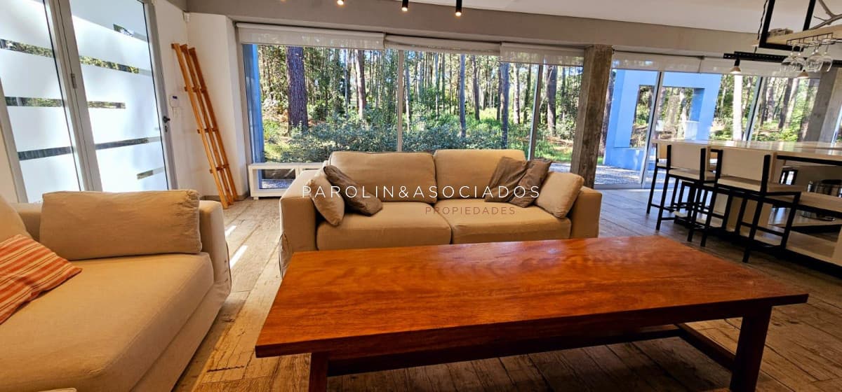 Casa en Venta de 3 Dormitorios en Burnett, Punta del Este
