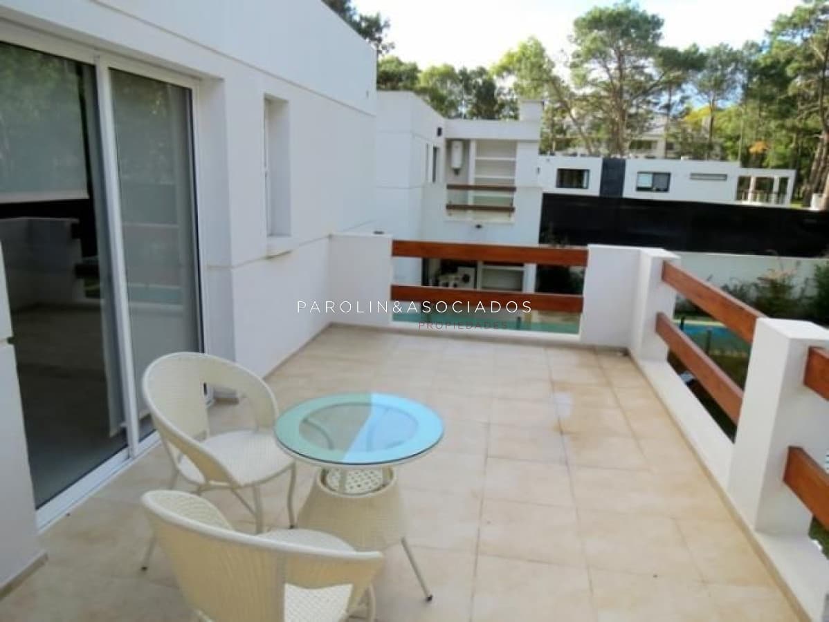 Casa en venta de 4 dormitorios en barrio Club Solanas, Punta del Este.