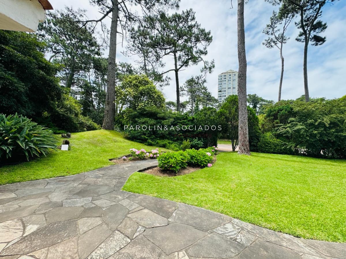 Casa en venta de 5 dormitorios en Mansa, Punta del Este.