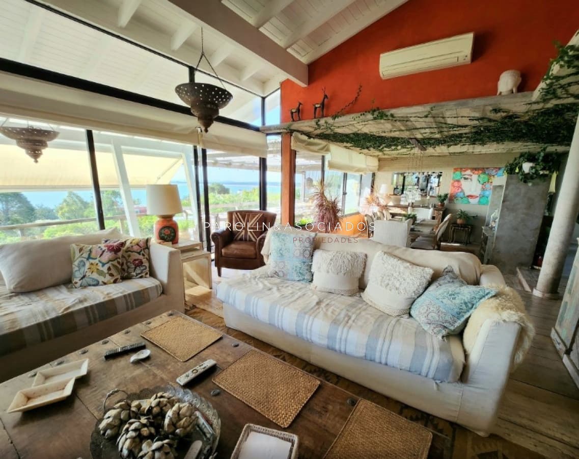 Casa en venta con vista al mar Punta Ballena, Punta del Este.