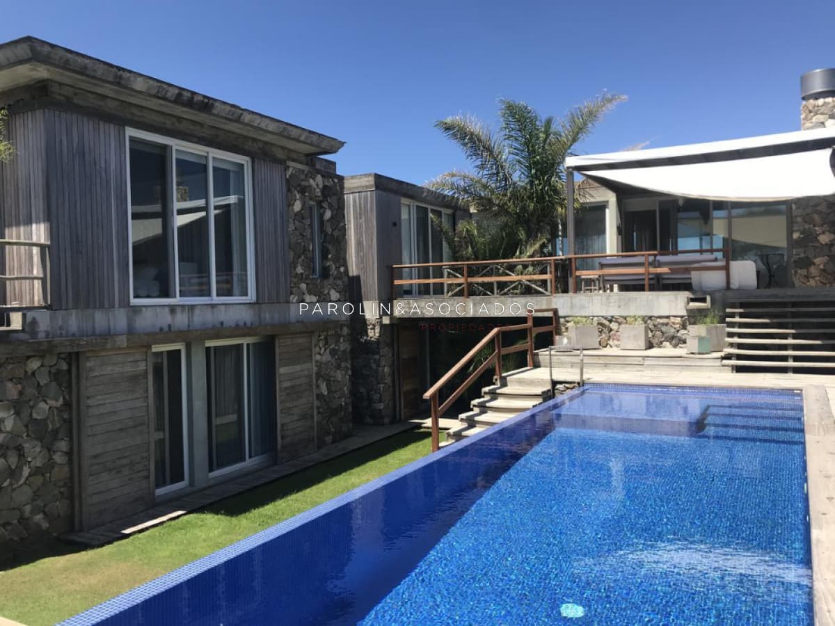 Casa en Venta de 5 Dormitorios en Club del Mar, Jose Ignacio