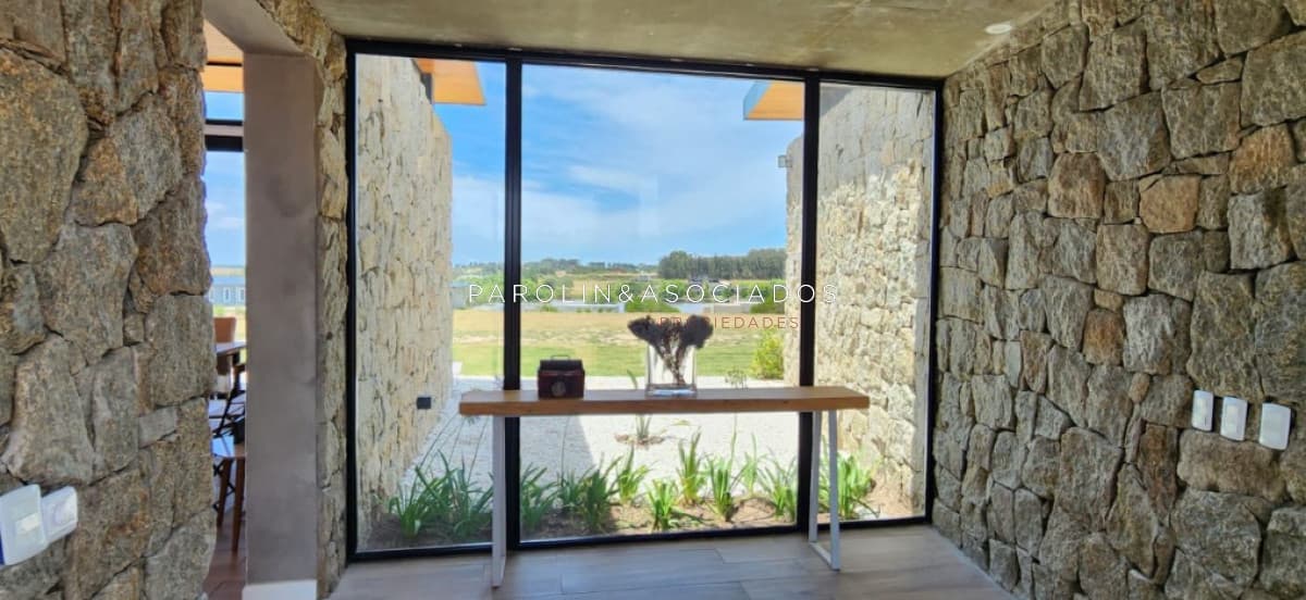 Casa en Venta de 4 Dormitorios en Pueblo Mio, Manantiales