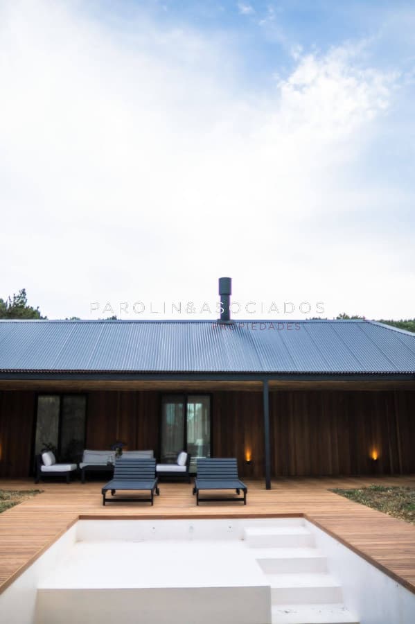 Hermosa casa en venta con 4 dormitorios en Pinar del Faro, Punta del Este.