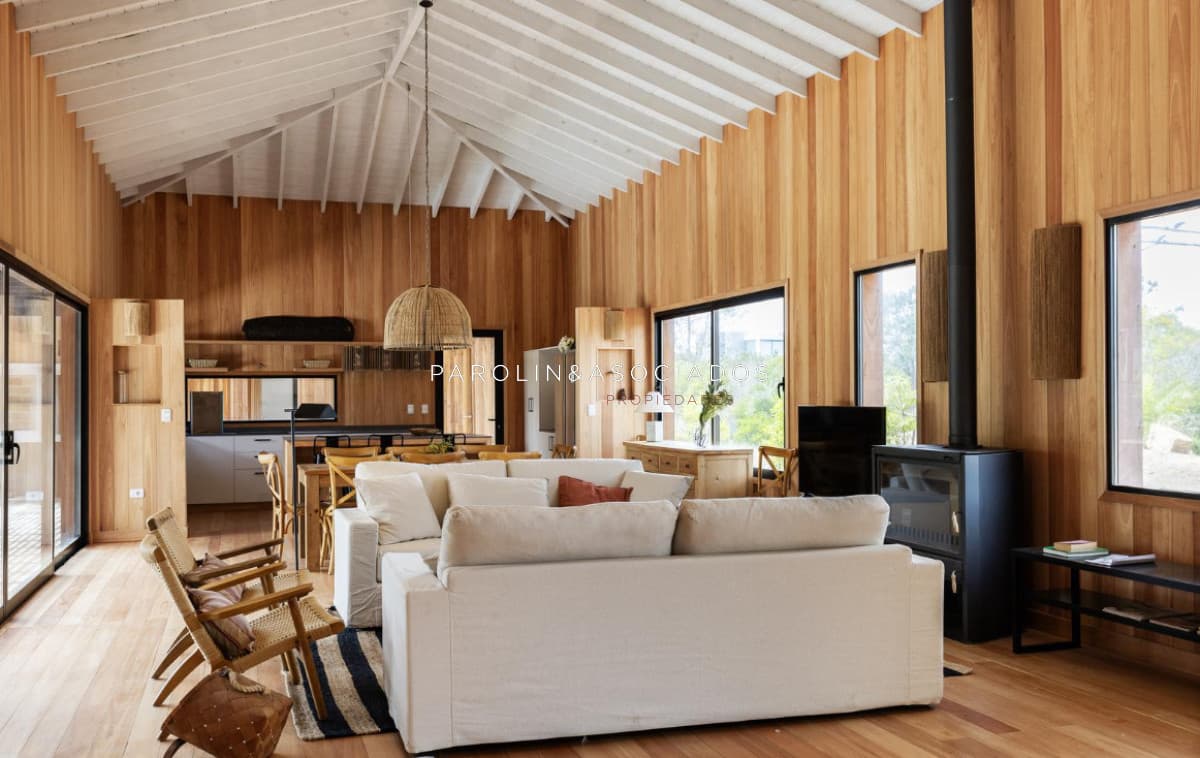 Casa en Venta de 4 Dormitorios en Laguna Escondida