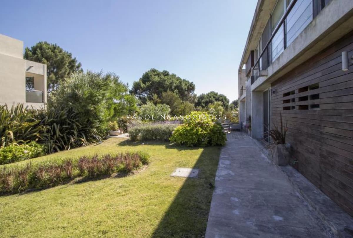 CASA EN VENTA DE 3 DORMITORIOS EN JOSE IGNACIO
