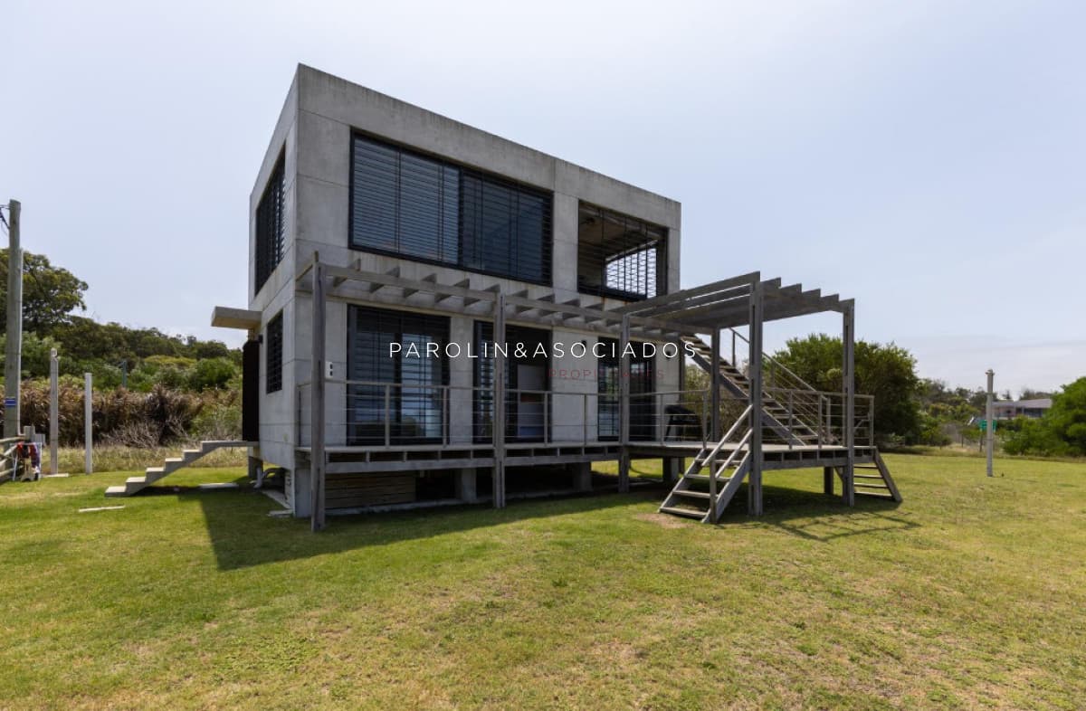Casa en Venta de 3 Dormitorios ubicada en Santa Monica, Jose ignacio