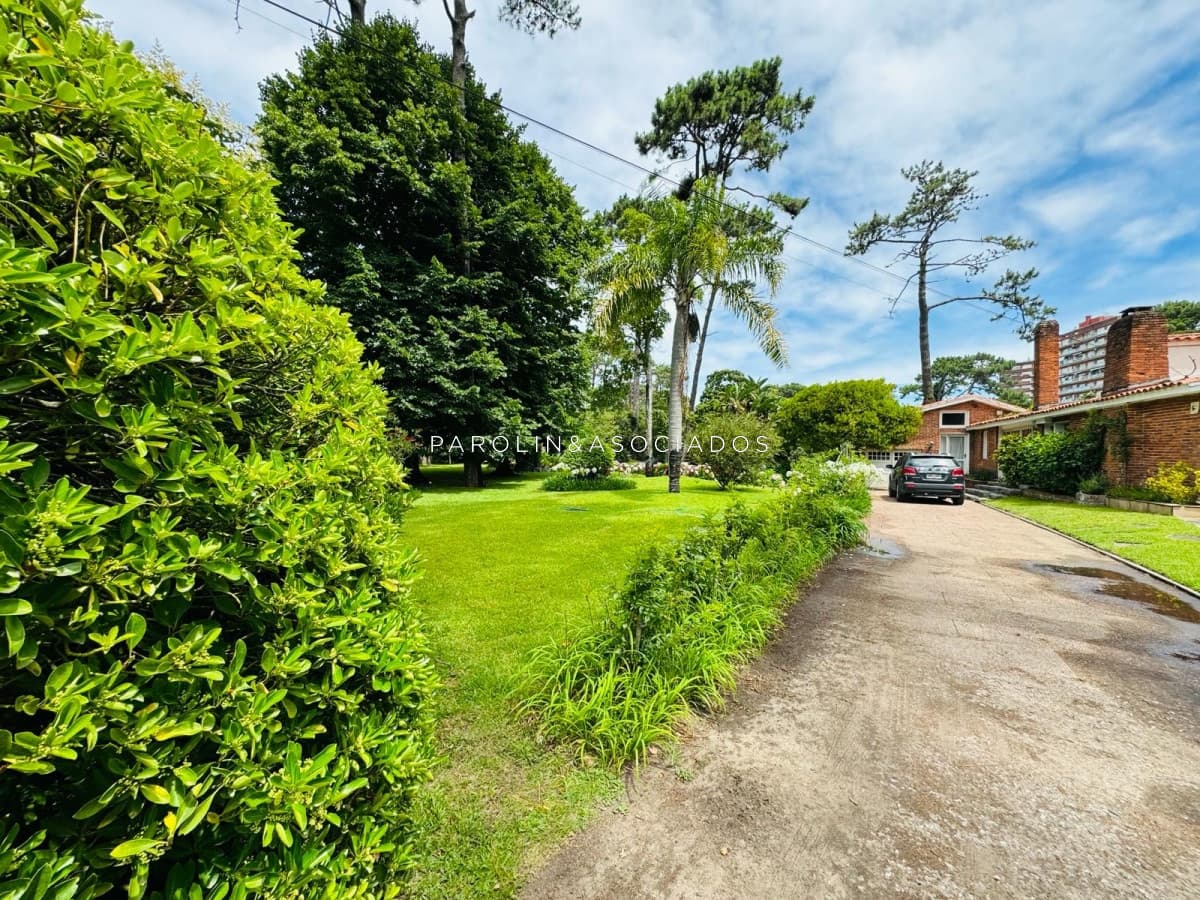 Casa en venta de 5 dormitorios en Mansa, Punta del Este.