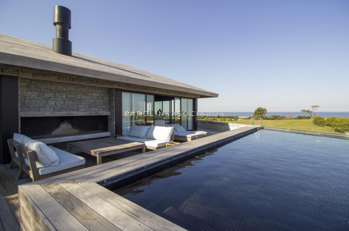Casa de 4 Dormitorios + Dependencia en Venta en Pinar del Faro, José Ignacio
