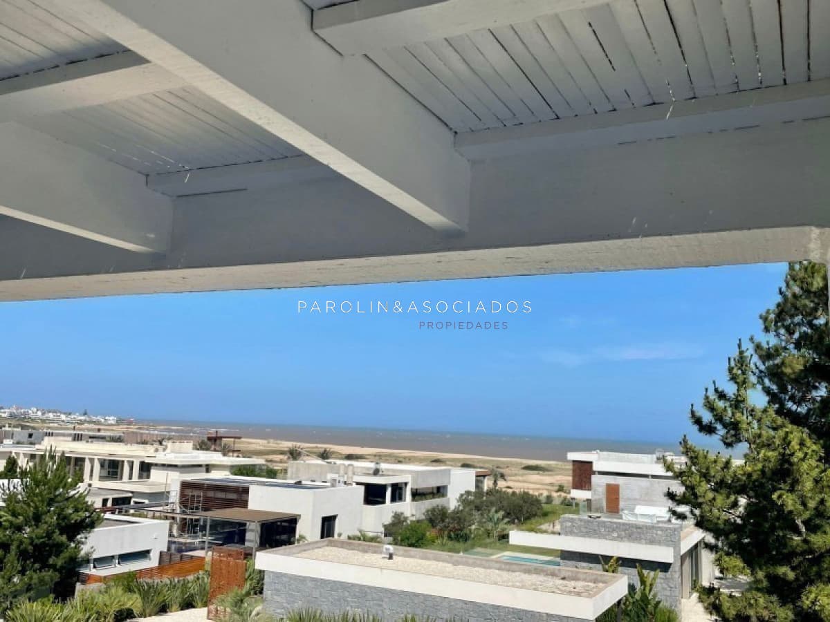 Casa en Venta de 4 Dormitorios en Laguna Blanca