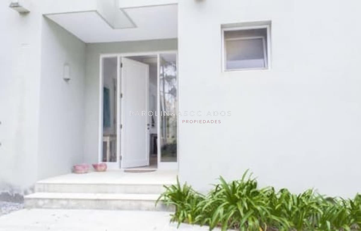 Casa de 3 dormitorios en venta en Laguna Blanca